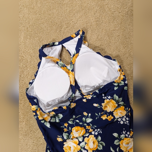 Cupshe - Women's - Floral Scalloped Crisscross One Piece Swimsuit - Medium - Picture 2 of 7